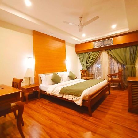 Hill Palace Hotel & Spa Kochi Buitenkant foto