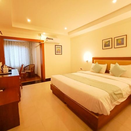 Hill Palace Hotel & Spa Kochi Buitenkant foto