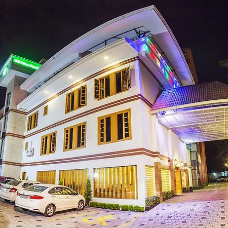 Hill Palace Hotel & Spa Kochi Buitenkant foto