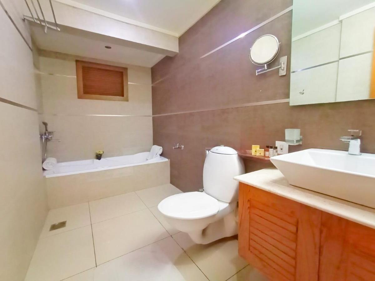 Hill Palace Hotel & Spa Kochi Buitenkant foto