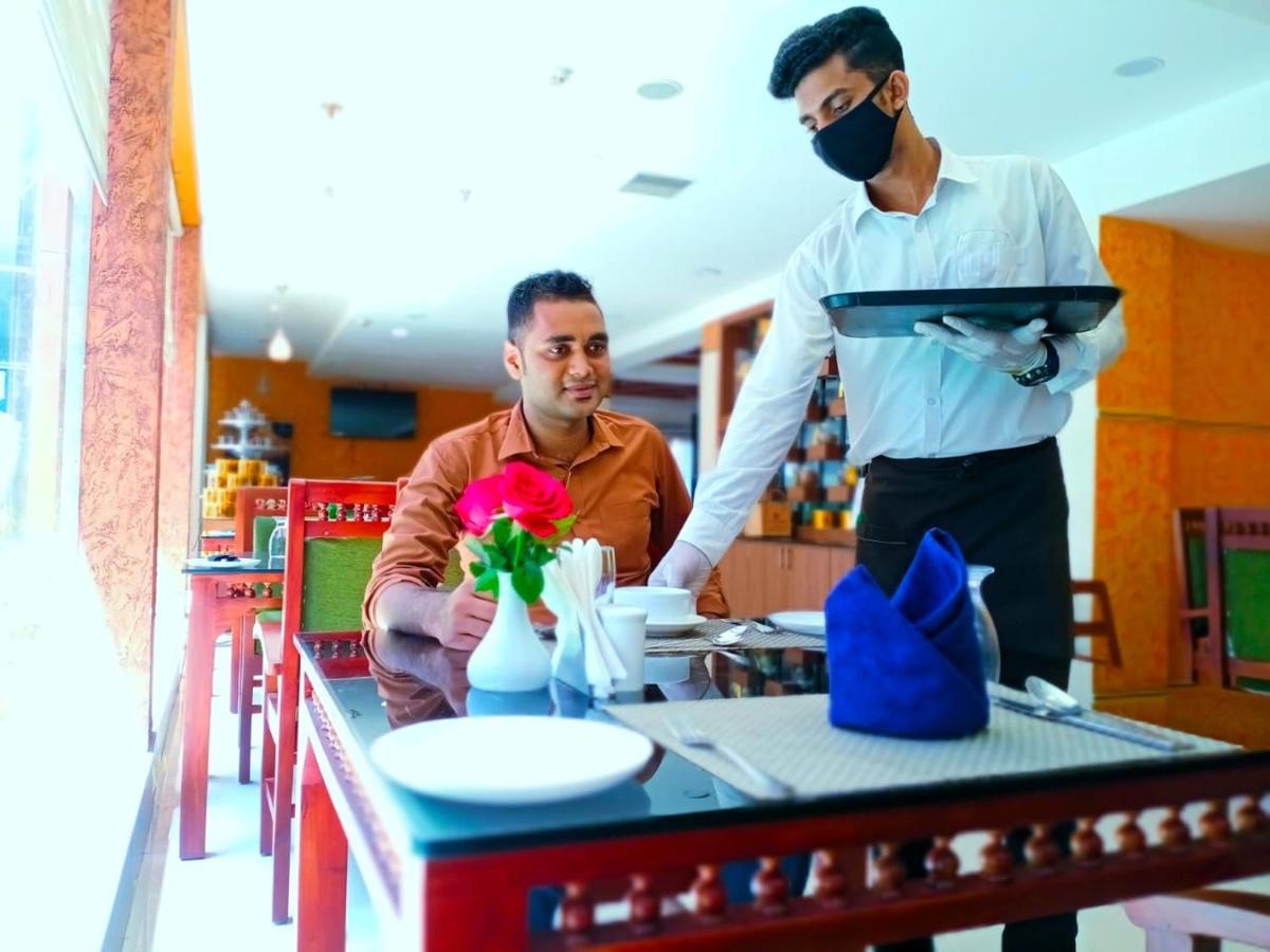 Hill Palace Hotel & Spa Kochi Buitenkant foto