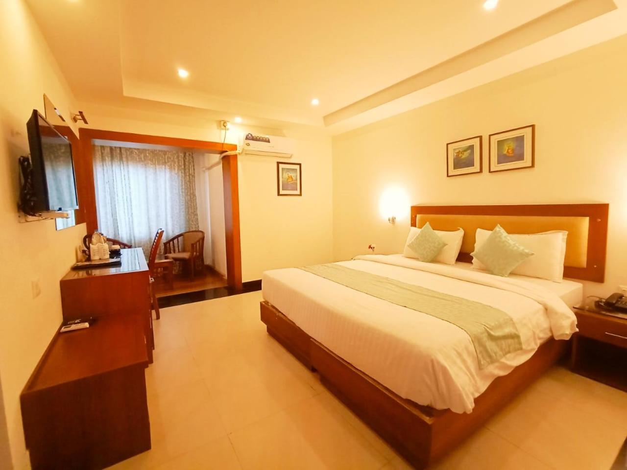 Hill Palace Hotel & Spa Kochi Buitenkant foto