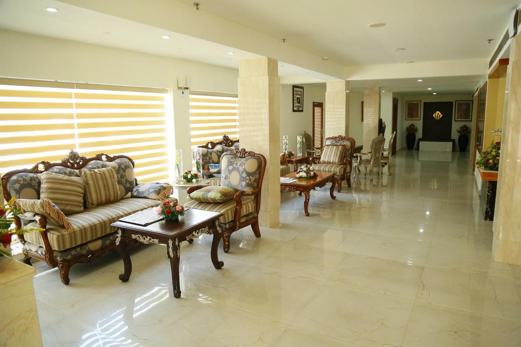 Hill Palace Hotel & Spa Kochi Buitenkant foto