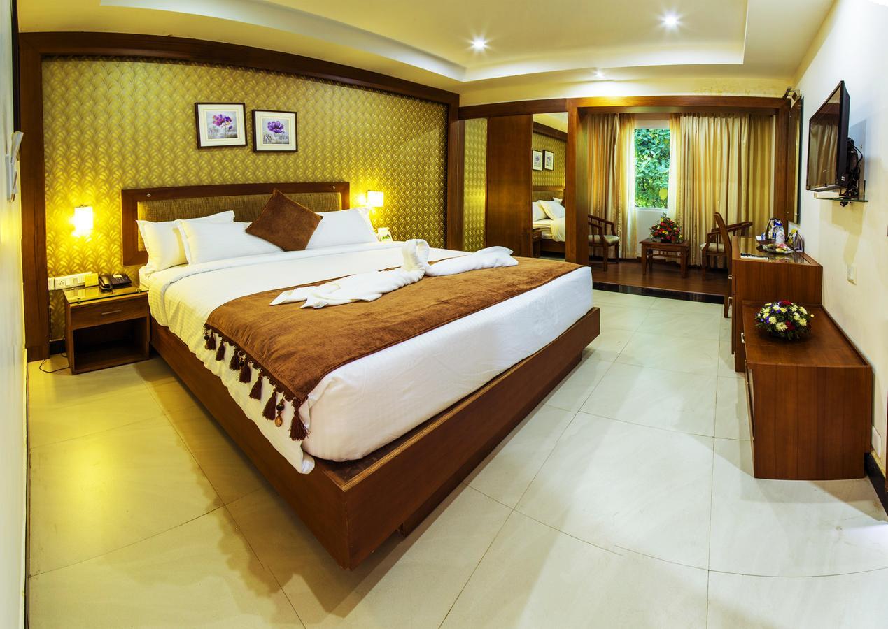 Hill Palace Hotel & Spa Kochi Buitenkant foto