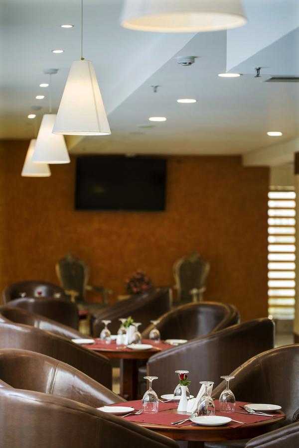 Hill Palace Hotel & Spa Kochi Buitenkant foto