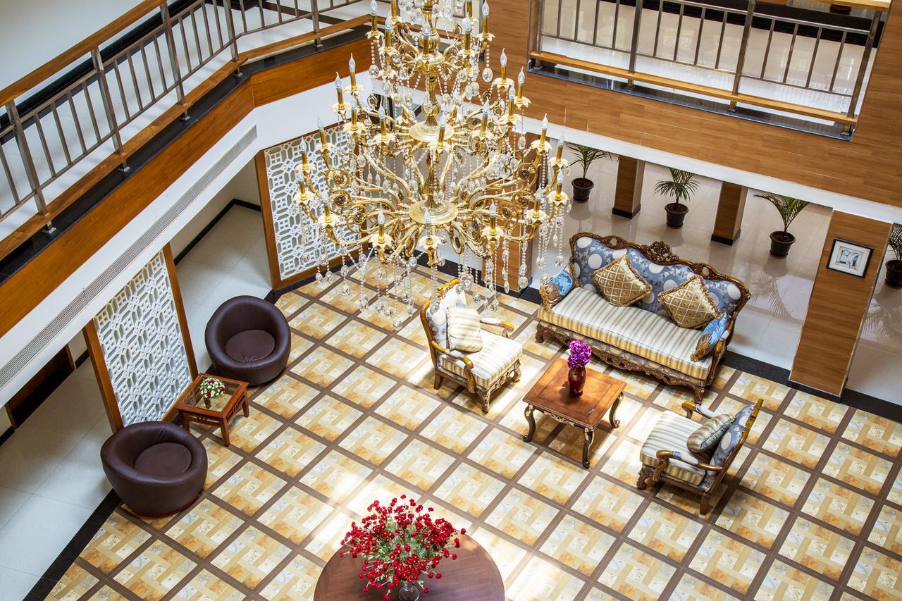 Hill Palace Hotel & Spa Kochi Buitenkant foto